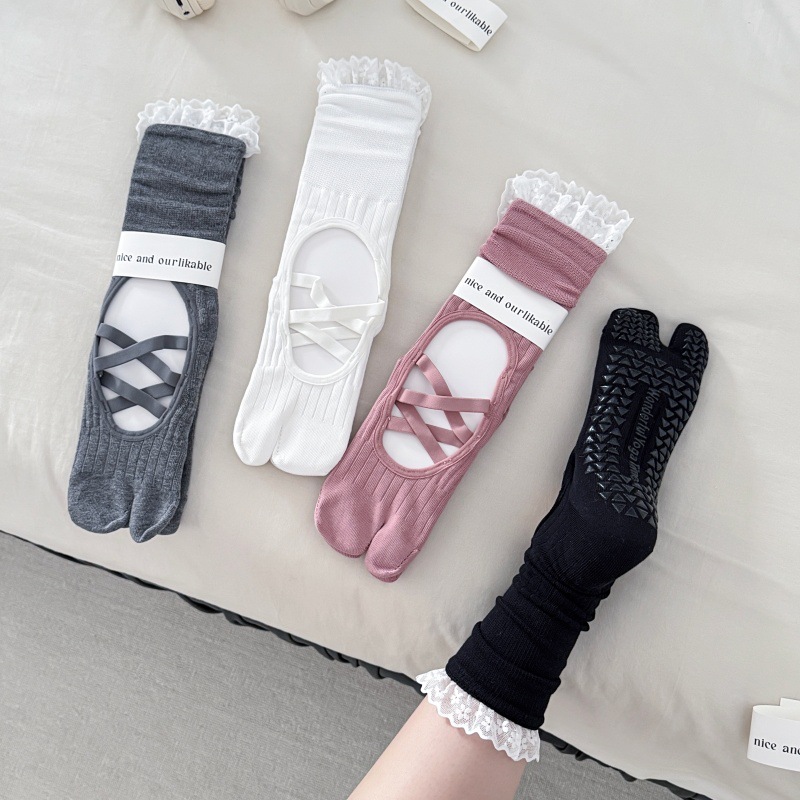 Lace Trim Split Toe Yoga Socks - Pilates & Yoga Vida recension och pris